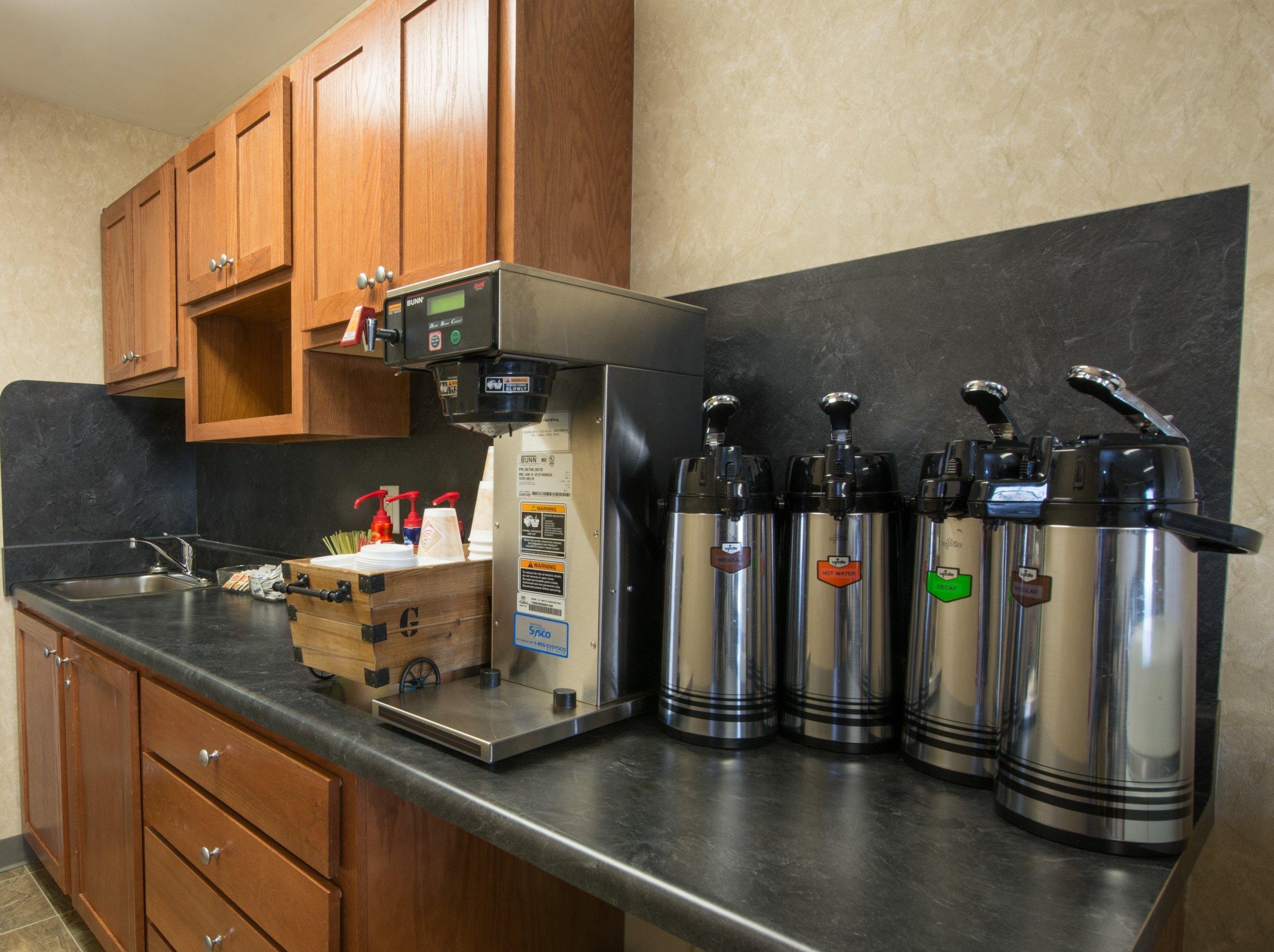 Red Roof Inn & Suites Dickinson Extérieur photo