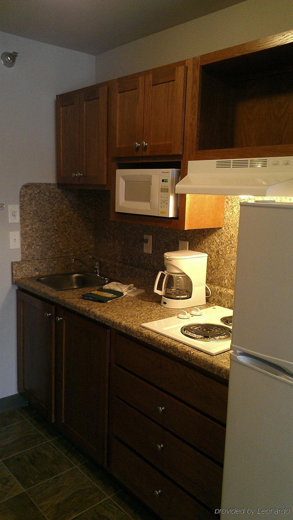 Red Roof Inn & Suites Dickinson Extérieur photo